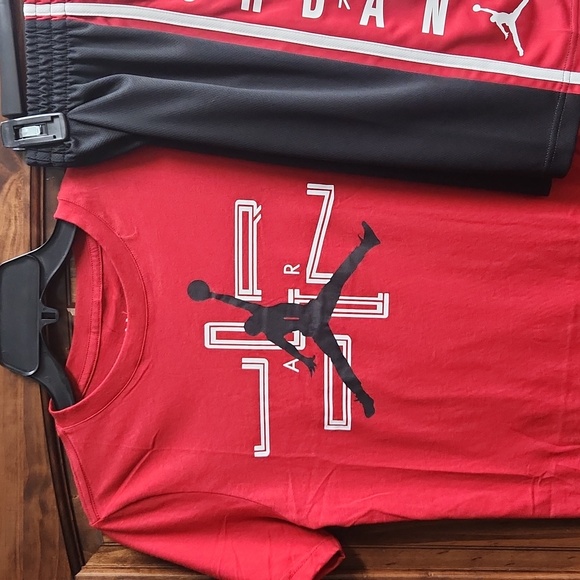 🆕️ Jordan Tee & Shorts - Picture 3 of 5